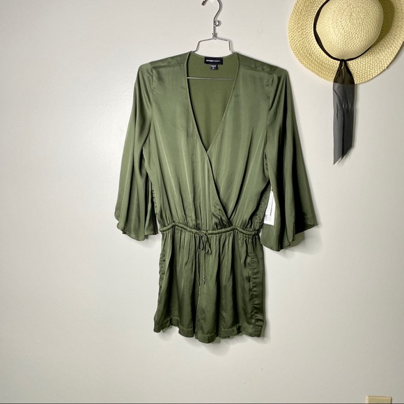Satin Surplice Green Bell Sleeve Romper Size M - Picture 8 of 8